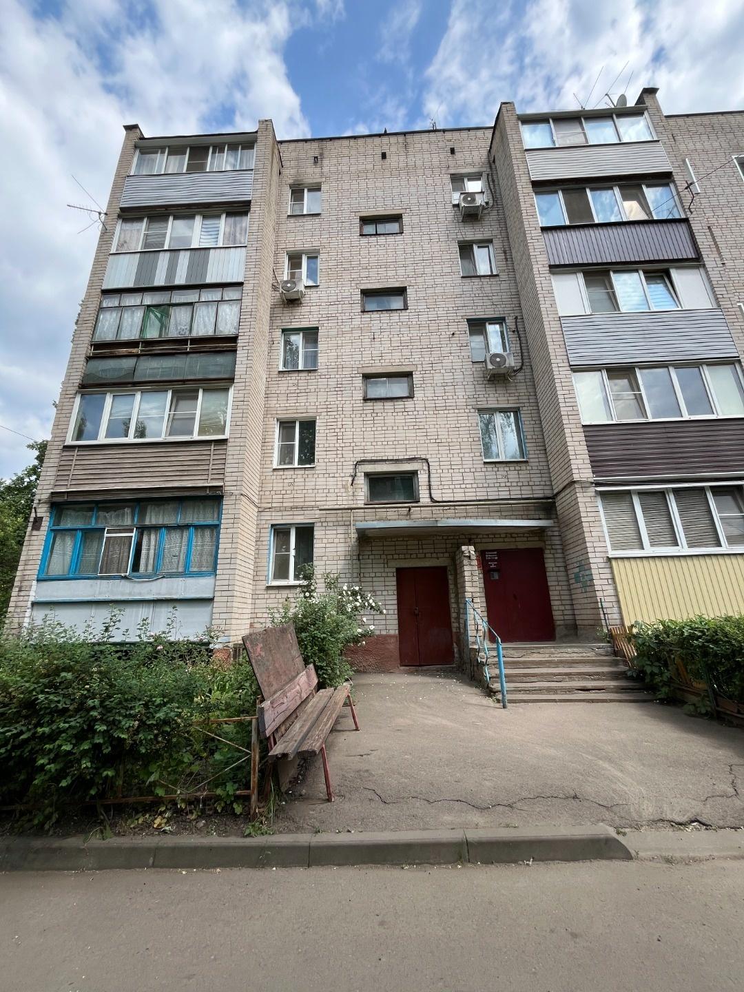 Продаю уютную, тёплую двухкомнатную квартиру в самом центре экологически чистого микрорайона Никольское. 
Тихие соседи, чистый подъезд. Всё что необходимо для комфортного проживания в минутном доступе (детский сад, поликлиника, остановка общественного транспорта, продуктовые магазины, пункты выдач