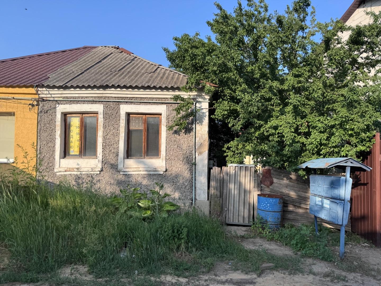 Задаток!!!!! 

Продаю полдома  60м² на участке 3 сот. с отдельным входом.
100м до набережной водохранилища.

Документы на дом и на землю оформлены, есть межевание!! 

Удобная планировка:
- 3 комнаты:16 кв.м,7,9кв.м,12,6 кв.м (2 изолированные). Планировка позволяет сделать все комнаты раздельными.
- 