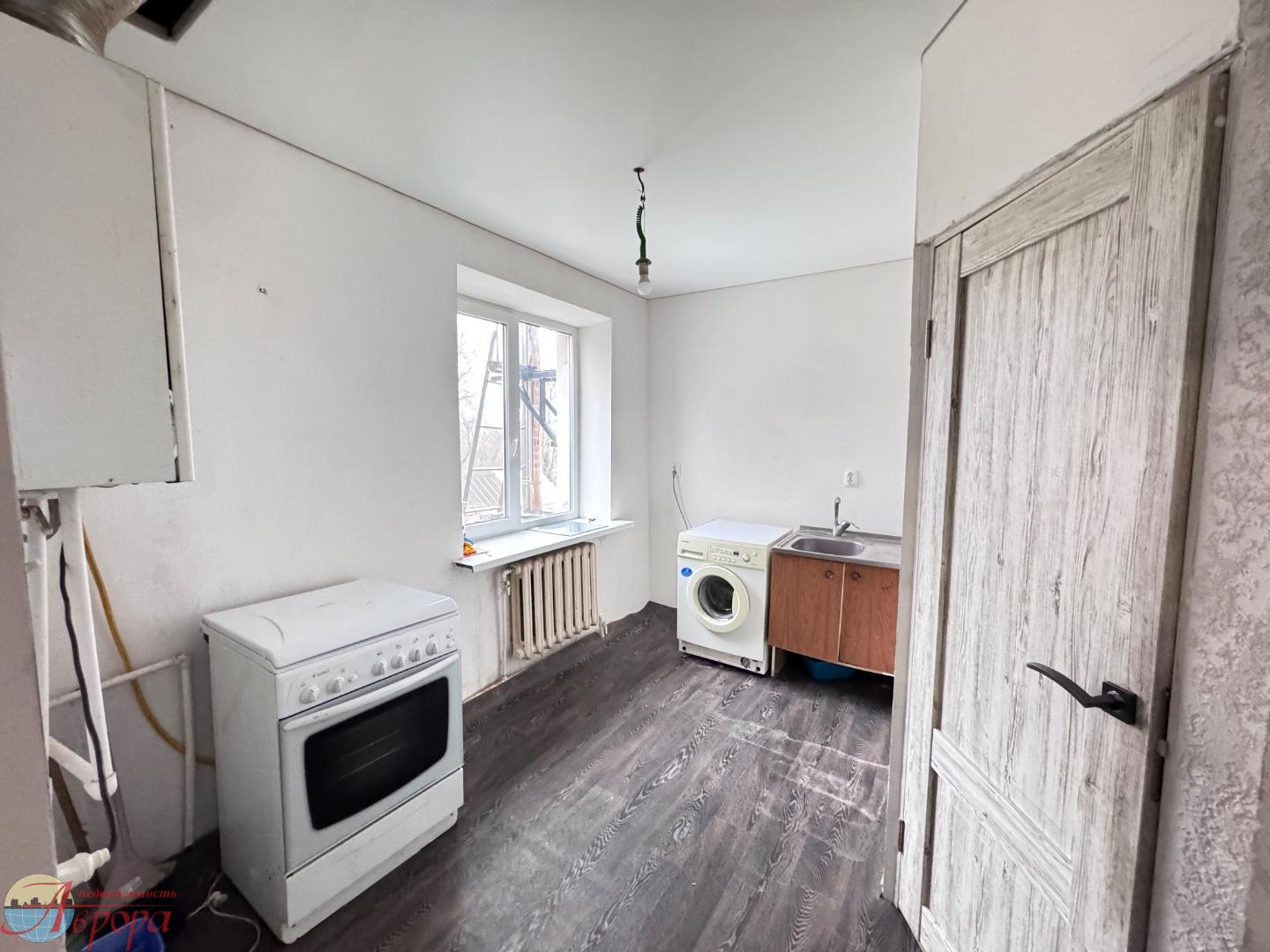 Продаю часть дома 60м² с участком 4 сот. 
Рядом река и лес.
Прекрасно подходит как для круглогодичного проживания, так и для загородного отдыха.
Два этажа:
- комнаты 15,4м² и 10,85 м² на две стороны
- кухня 6,8 м²
- сан. уз. 3 м²
- теплая прихожая 8.6м на первом этаже

Сделан качественный ремонт 202