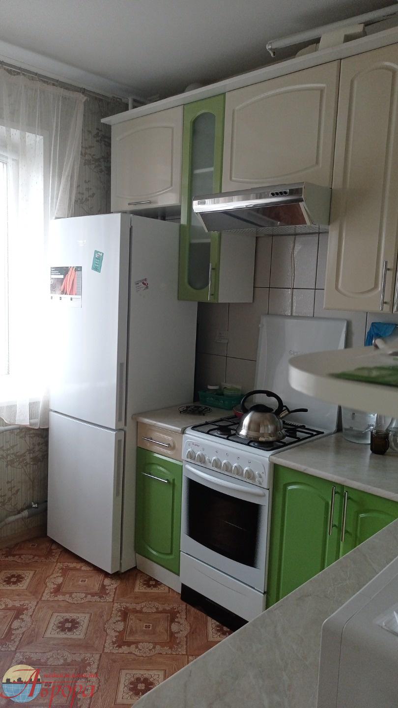 Продаю светлую, уютную 2комн.квартиру в хорошем состоянии. В квартире качественный современный ремонт, комнаты раздельные, есть оборудованная гардеробная с купейной зеркальной дверью. Делалось качественно и аккуратно. Заменена электропроводка. Из окон вид на открытое пространство, что даёт много све