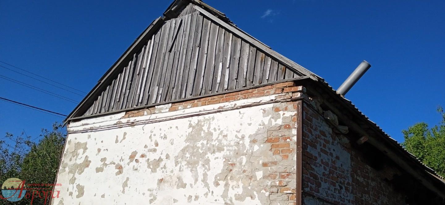 Продаю земельный участок с ветхим домом в с. Верхняя Катуховка 
Новоусманского района. Плодородная земля, хороший подьезд. В селе есть администрация, школа, ДК, магазины,почта, храм.