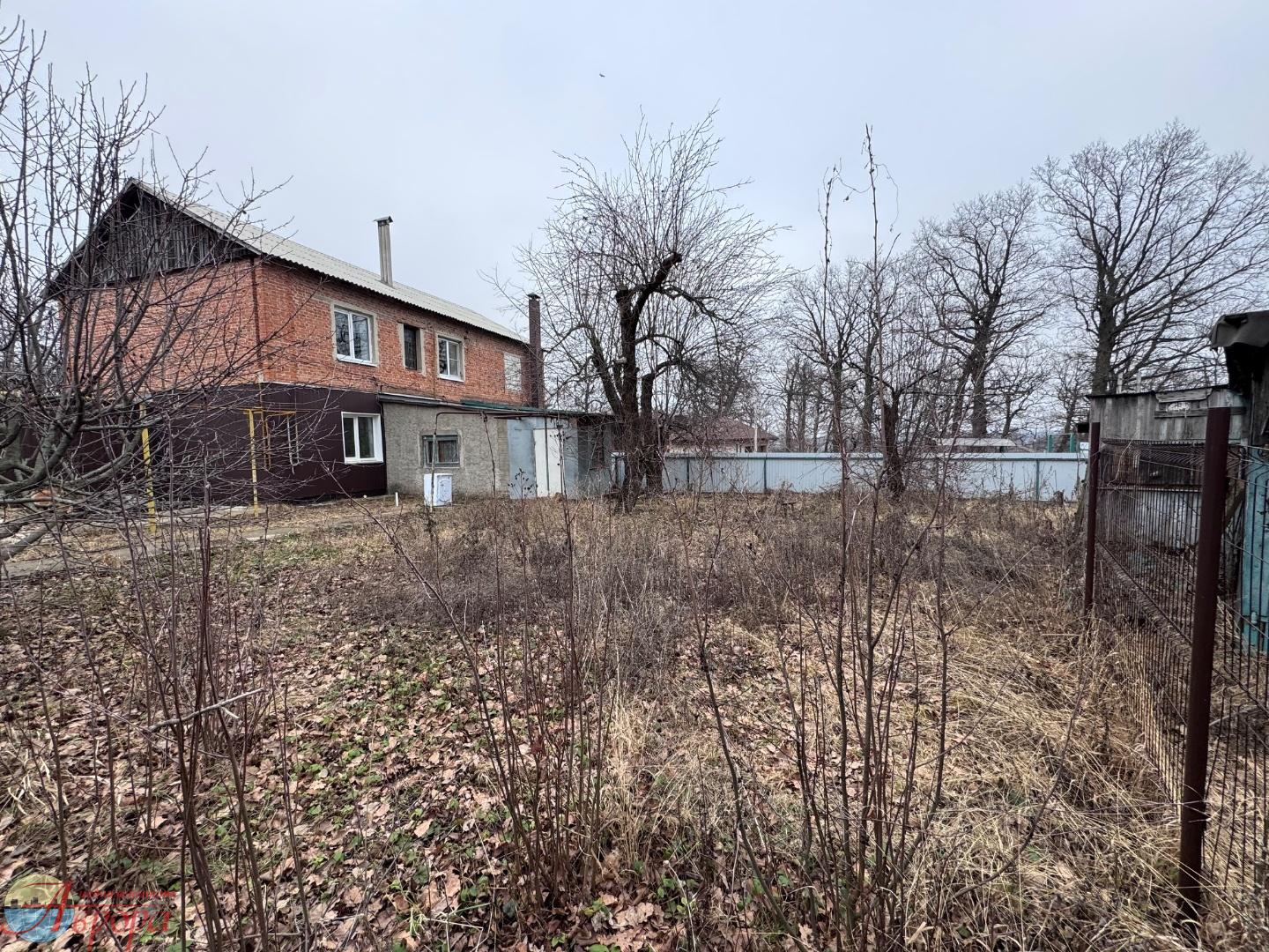 Продаю часть дома 50м² с участком 4 сот. 
Рядом река и лес.
Прекрасно подходит как для круглогодичного проживания, так и для загородного отдыха.
Два этажа:
- комнаты 15,4м² и 10,85 м² на две стороны
- кухня 6,8 м²
- сан. уз. 3 м²
- теплая прихожая 8.6м на первом этаже

Сделан  ремонт 2022г:
- перекр