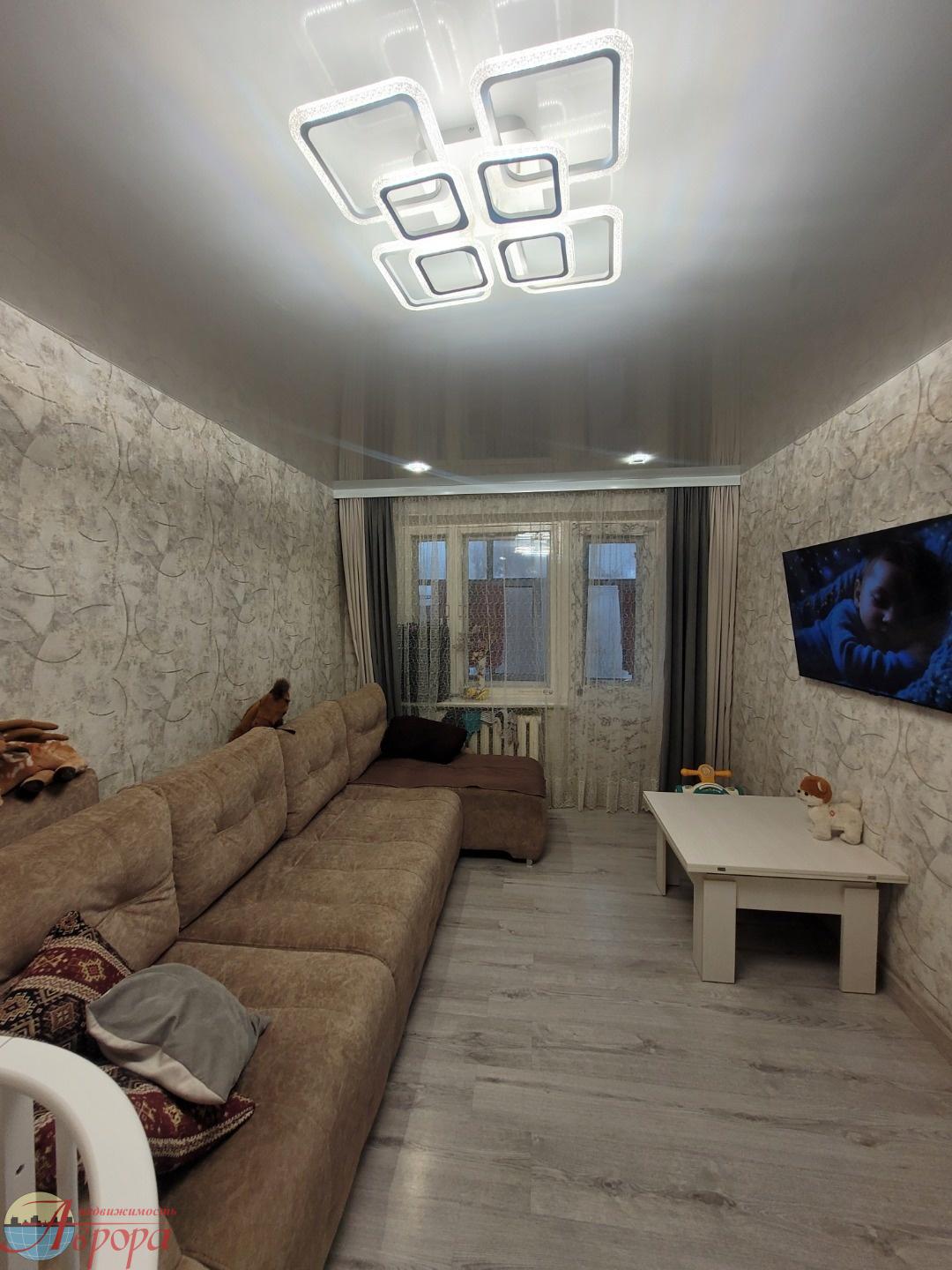 Продаю уютную 2-х комнатную квартиру. Сделан современный ремонт в сан.узле, в комнатах. В квартире остается часть мебели по договоренности. Продажа квартиры в связи с расширением жилищной площади.