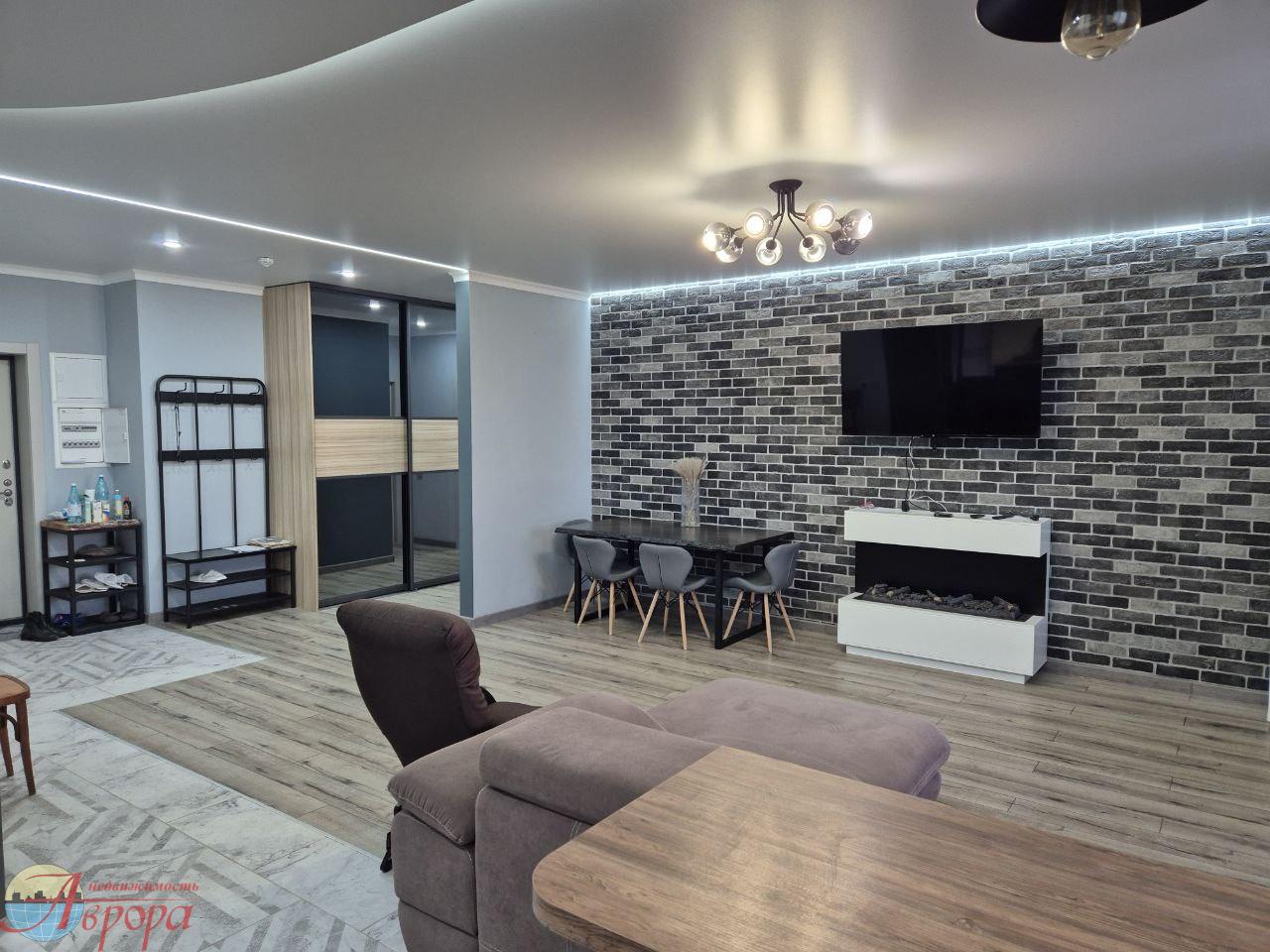 Продаю великолепную трехкомнатную квартиру в жилом комплексе Пять звезд. Отличное состояние и инфраструктура комплекса обеспечат Вам комфорт и статус проживания