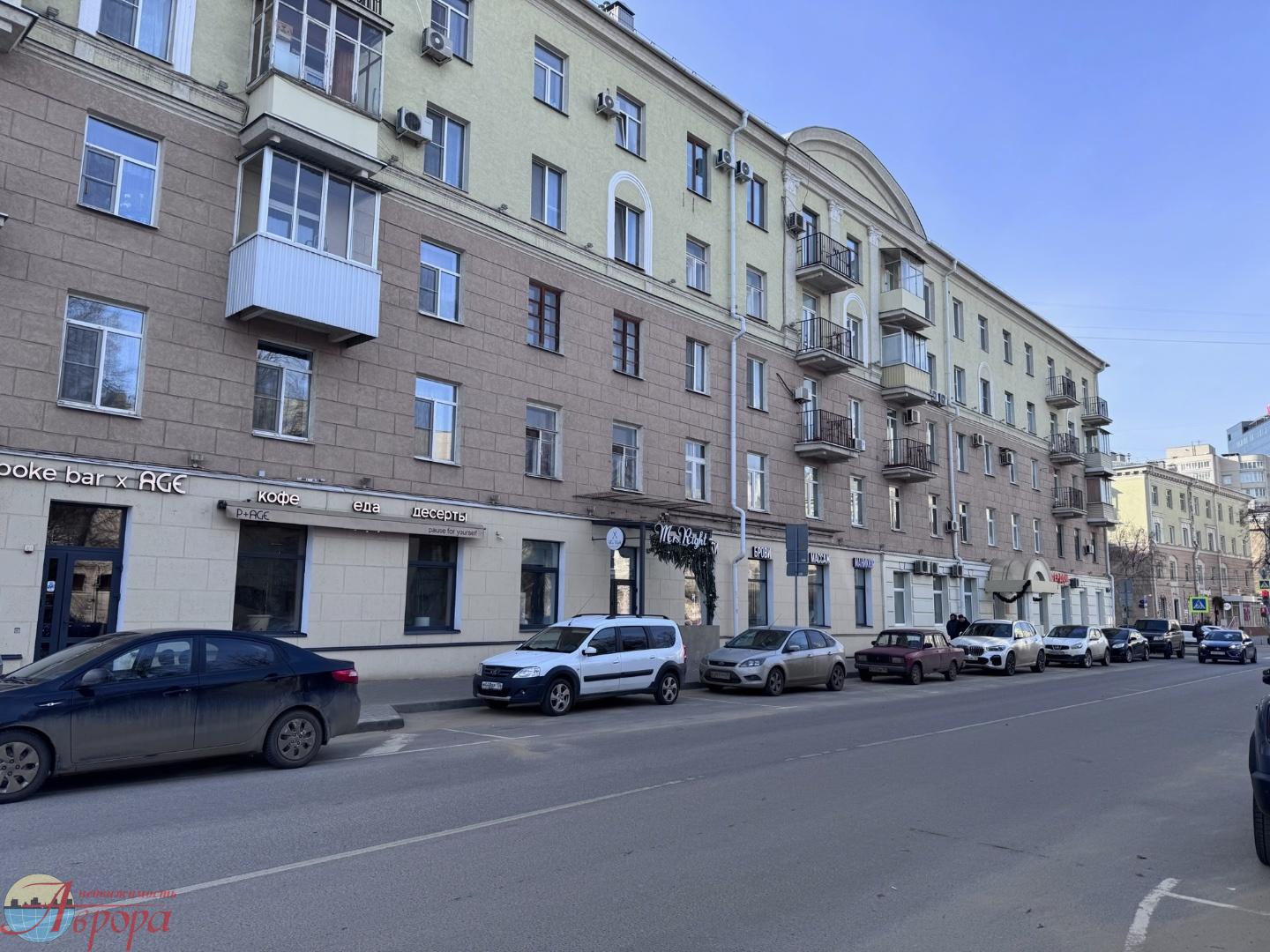  2-комнатная «сталинка» в самом центре! Нет аналогов рядом! 

 Самое сердце города — Покровский собор, театр, сквер, прогимназия и детский сад — всё в шаговой доступности. 
 Главные плюсы:
- 2 изолированные комнаты (13,9 м² и 13,7 м²) + просторная кухня-гостиная 20,9 м² — идеальная планировка для жи