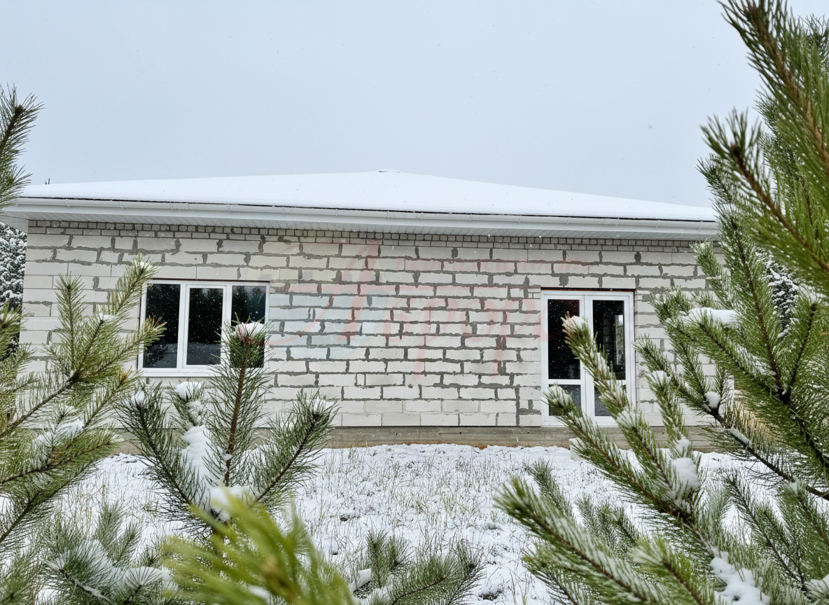 Дом 101м² под семейную ипотеку | Черновая отделка | 6 соток (углов.) | 22 км от Воронежа**

> Газосиликат 400 мм — тёплый, без утепления
>Окна энергосберегающие
> Кровля: мягкая, утеплитель 20 см
> Фундамент: свайно-ростверковый (1,2 м)
> Электричество + вода заведены
> Сливная яма (3 кольца), газ п