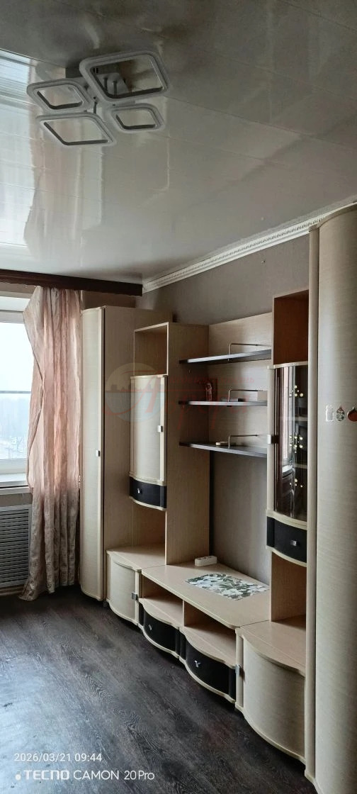 Продаю комнату для хороших людей. Уютная, теплая. с чистыми местами общего пользования и хорошими соседями. Остаеться часть мебели по договоренности. Возможен конечно разумный торг.