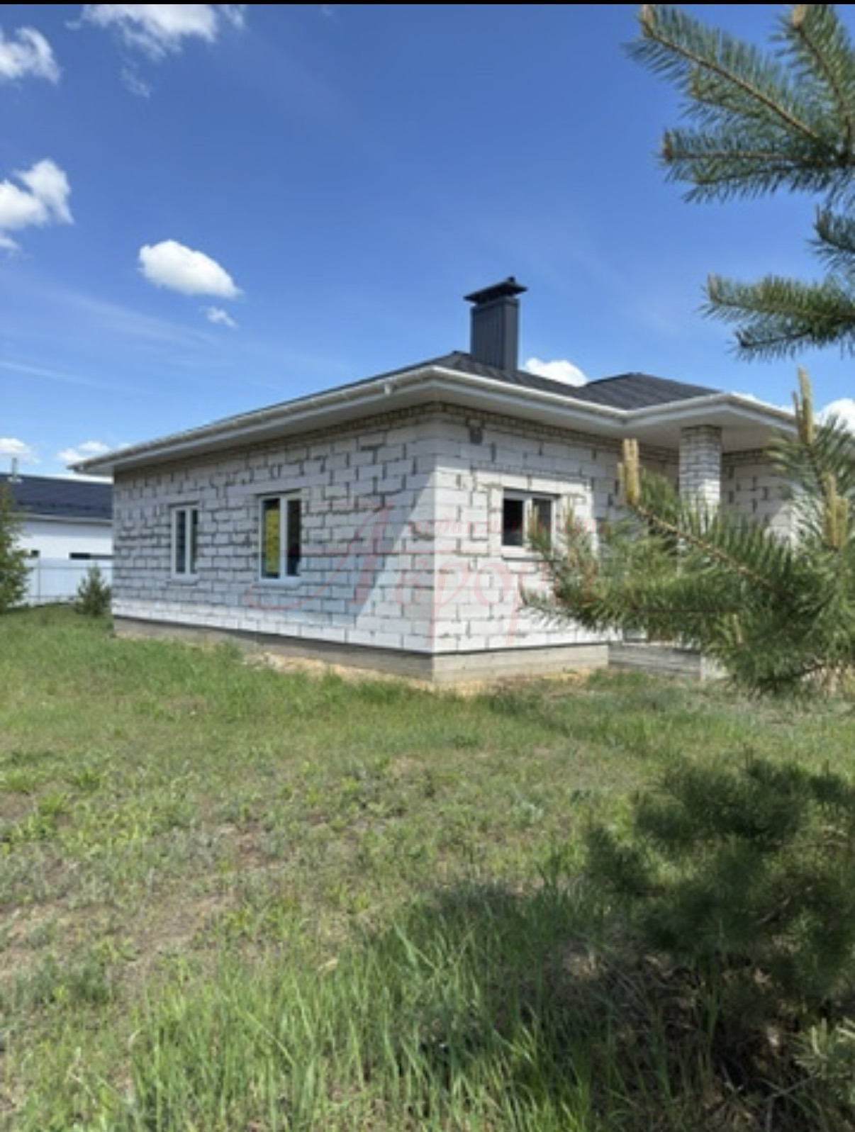 Дом 101м² под семейную ипотеку | Черновая отделка | 6 соток (углов.) | 22 км от Воронежа**

Есть надежные бригады для любых задач по отделочным работам:
Фасадные, разводка всех коммуникаций, внутренняя отделка до предчистового состояния и т.д.
О доме: 
> Газосиликат 400 мм — тёплый, без утепления
>О