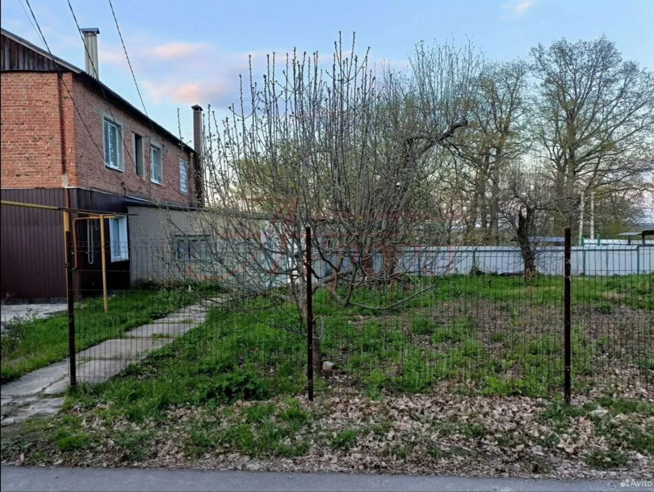 Подходит под ипотеку!!!
Продаю часть дома 50м² с участком 4 сот. 
Рядом река и лес.
Прекрасно подходит как для круглогодичного проживания, так и для загородного отдыха.
Два этажа:
- комнаты 15,4м² и 10,85 м² на две стороны
- кухня 6,8 м²
- сан. уз. 3 м²
- теплая прихожая 8.6м на первом этаже

Сделан