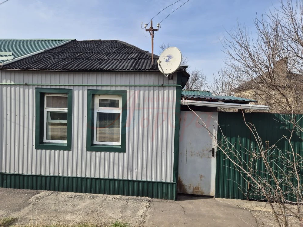 Продаю замечательную часть дома с отдельным входом и собственным участком. Асфальтированная дорога до дома и наличие всех коммуникаций обеспечат Вам комфортное проживание в частном доме, находящемся практически в центре города (остановка «Автовокзал», от остановки 7 минут).
Звоните! 