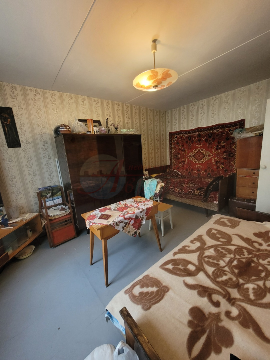 Эксклюзивная однокомнатная брежневка с прекрасным местоположением дома в районе, где вся инфраструктура в шаговой доступности. Квартира в состоянии пригодном для жизни, пластиковые окна, сан.узел совмещен, есть балкон, он застеклен. Чистый подъезд, хорошие соседи. Возможен разумный торг. 