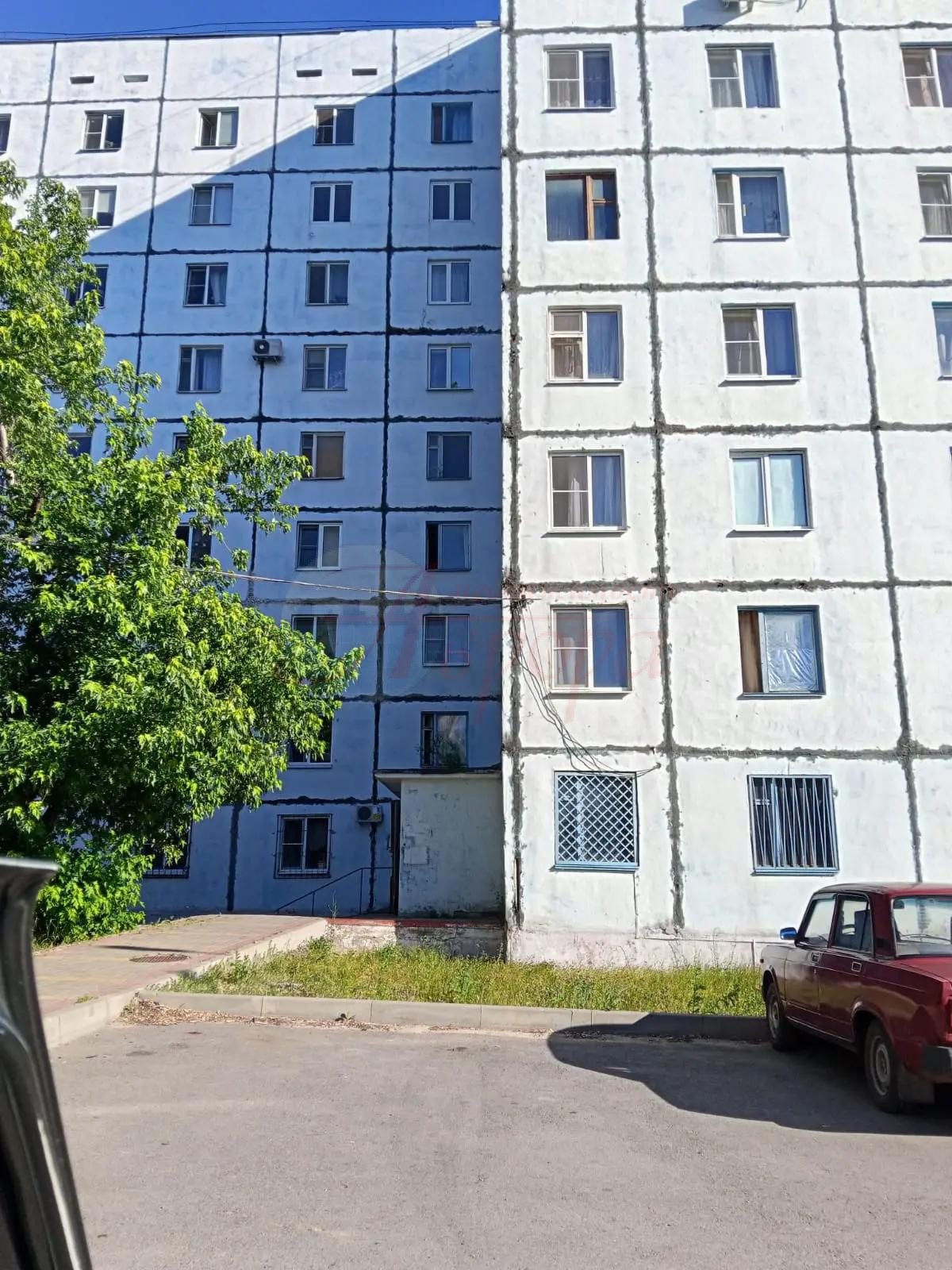 Продаю отремонтированную комнату в общежитии блочного типа в центре г.Нововоронеж.  Блок на 4 комнаты. Отказы от соседей собирать не нужно. 
Звоните! Пприезжайте на просмотр!  