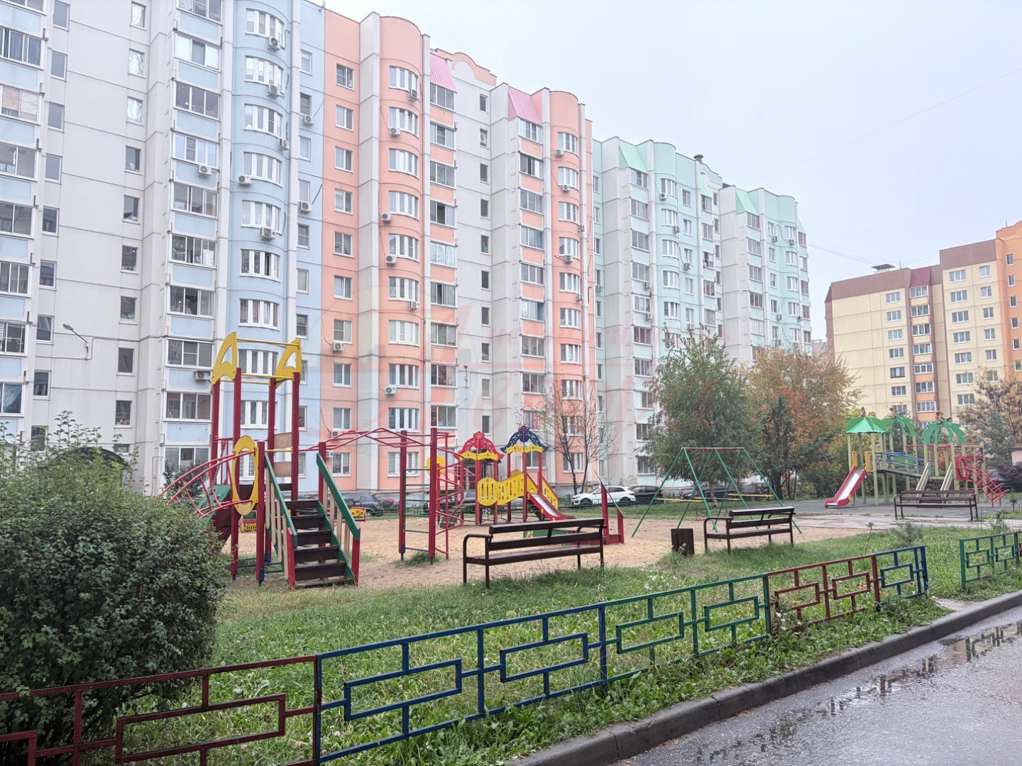 Продаю 1к квартиру в ЖК «Московский квартал».
- Комната 19.3м²
- Кухня 8м² с выходом на застекленную лоджию
- Раздельный сан. узел.

В прихожей есть место для оборудования просторной гардеробной. 
Ремонт от застройщика Дск. 
Своя котельная. 

Дом 2013 г. 
Современный квартал со всей необходимой инфр